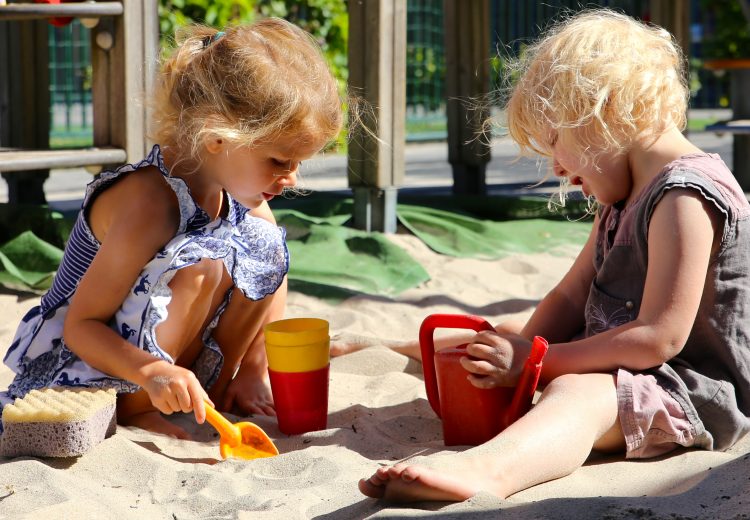 kinderen spelen